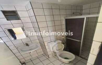 Imagem: O apartamento possui 3 Dormitórios, 1 Banheiro, 1 Vaga na garagem