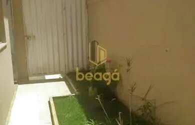 Imagem: A casa possui 3 Dormitórios, 3 Banheiros, 1 Vaga na garagem