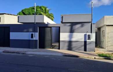 Imagem: A casa possui 2 Dormitórios, 2 Banheiros, 2 Vagas na garagem