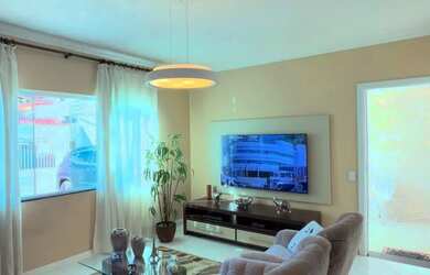 Imagem: A casa possui 3 Dormitórios, 3 Banheiros, 2 Vagas na garagem