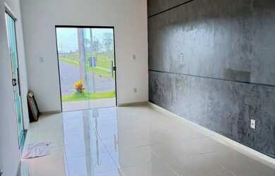 Imagem: A casa possui 3 Dormitórios, 3 Banheiros, 2 Vagas na garagem