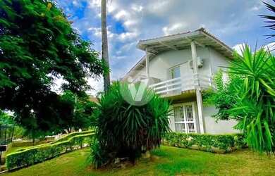 Imagem: A casa possui 3 Dormitórios, 4 Banheiros, 3 Vagas na garagem
