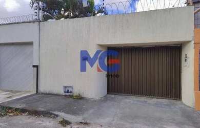 Imagem: A casa possui 2 Dormitórios, 3 Banheiros, 3 Vagas na garagem