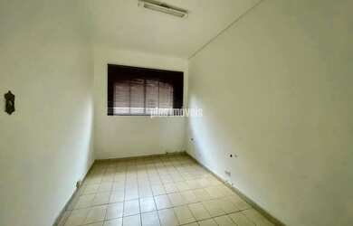 Imagem: O depósito possui 2 Vagas na garagem e 100m² de Área e está