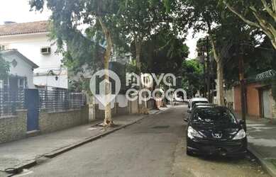 Imagem: A casa possui 5 Dormitórios, 4 Banheiros, 5 Vagas na garagem