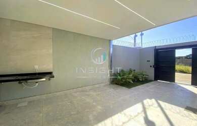 Imagem: A casa possui 3 Dormitórios, 2 Banheiros, 3 Vagas na garagem