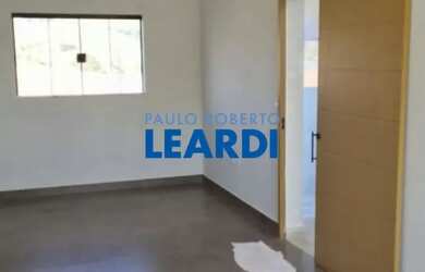 Imagem: O apartamento possui 3 Dormitórios, 1 Banheiro, 1 Vaga na garagem