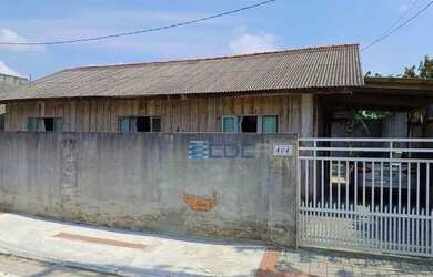 Imagem: A casa possui 2 Dormitórios, 1 Banheiro, 300m² de Área e