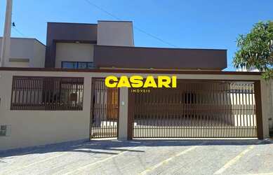 Imagem: A casa possui 3 Dormitórios, 1 Banheiro, 4 Vagas na garagem