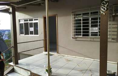 Imagem: A casa possui 3 Dormitórios, 2 Banheiros, 100m² de Área e