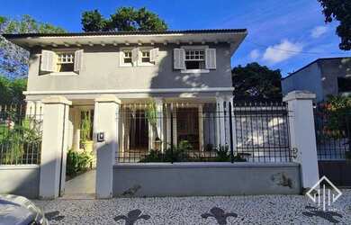 Imagem: A casa em condomínio possui 4 Dormitórios, 5 Banheiros, 4