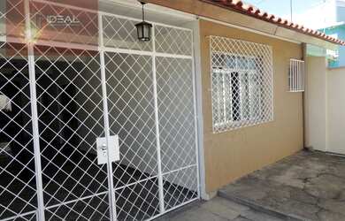 Imagem: A casa possui 3 Dormitórios, 3 Banheiros, 3 Vagas na garagem