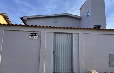 Imagem: A casa possui 3 Dormitórios, 2 Banheiros, 1 Vaga na garagem