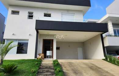 Imagem: A casa em condomínio possui 3 Dormitórios, 1 Banheiro, 2 Vagas