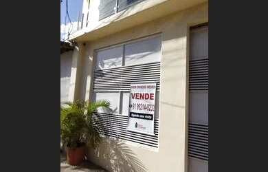 Imagem: A casa possui 4 Dormitórios, 2 Banheiros, 1 Vaga na garagem