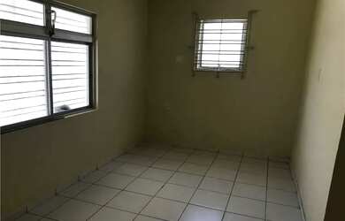 Imagem: A casa possui 4 Dormitórios, 3 Banheiros, 2 Vagas na garagem