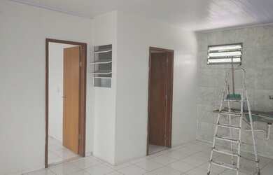 Imagem: A casa possui 3 Dormitórios, 2 Banheiros, 1 Vaga na garagem