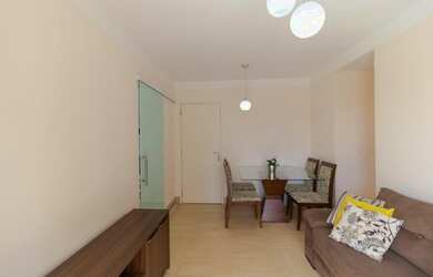 Imagem: O apartamento possui 2 Dormitórios, 1 Banheiro, 1 Vaga na garagem