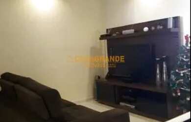 Imagem: A casa possui 4 Dormitórios, 3 Banheiros, 2 Vagas na garagem