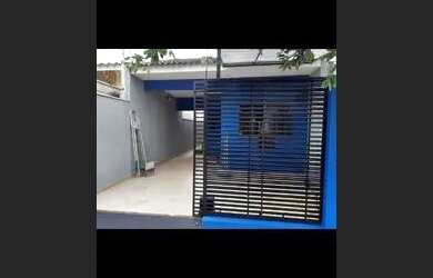 Imagem: A casa possui 2 Dormitórios, 1 Banheiro, 1 Vaga na garagem