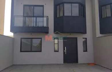 Imagem: A casa possui 3 Dormitórios, 2 Banheiros, 1 Vaga na garagem