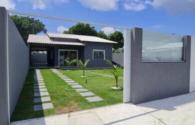 Imagem: A casa possui 3 Dormitórios, 2 Banheiros, 5 Vagas na garagem