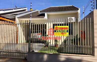 Imagem: A casa possui 3 Dormitórios, 3 Banheiros, 2 Vagas na garagem