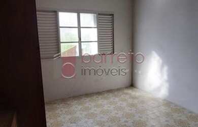 Imagem: A casa possui 3 Dormitórios, 4 Banheiros, 1 Vaga na garagem