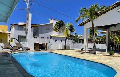 Imagem: A casa possui 4 Dormitórios e 4 Vagas na garagem e está localizado