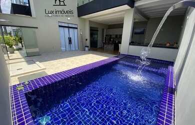 Imagem: A casa em condomínio possui 4 Dormitórios, 5 Banheiros, 4