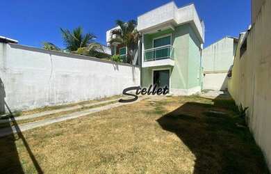 Imagem: A casa possui 3 Dormitórios, 3 Banheiros, 4 Vagas na garagem