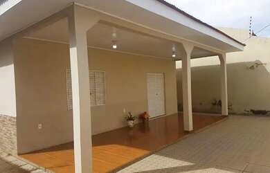 Imagem: A casa possui 2 Dormitórios, 1 Banheiro, 1 Vaga na garagem