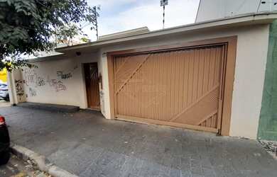 Imagem: A casa possui 3 Dormitórios, 5 Banheiros, 4 Vagas na garagem