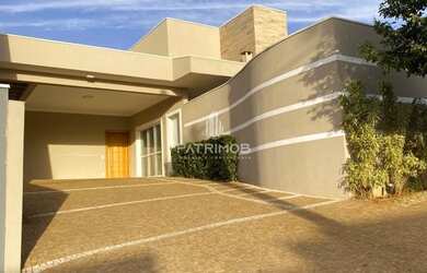 Imagem: A casa em condomínio possui 3 Dormitórios, 4 Banheiros, 4