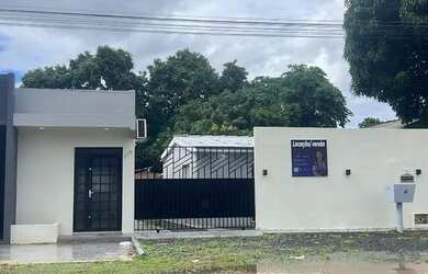 Imagem: A casa possui 2 Dormitórios, 3 Banheiros, 1 Vaga na garagem