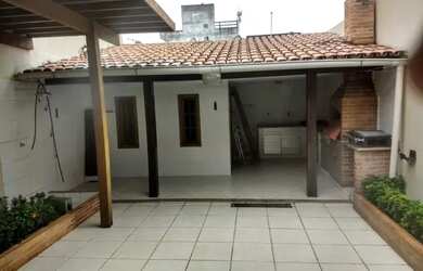 Imagem: A casa possui 3 Dormitórios, 3 Banheiros, 3 Vagas na garagem