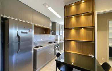 Imagem: O apartamento possui 1 Dormitório, 1 Banheiro, 1 Vaga na garagem