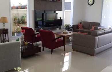 Imagem: A casa em condomínio possui 4 Dormitórios, 2 Banheiros, 3