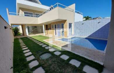 Imagem: A casa em condomínio possui 4 Dormitórios, 5 Banheiros, 3