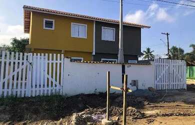 Imagem: A casa possui 2 Dormitórios, 2 Banheiros, 2 Vagas na garagem