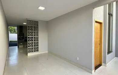 Imagem: A casa possui 2 Dormitórios, 3 Banheiros, 2 Vagas na garagem