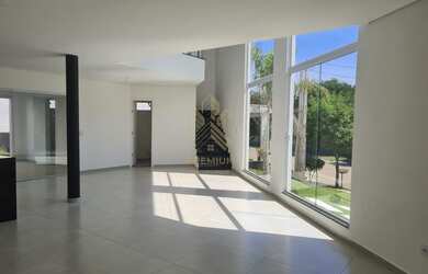 Imagem: A casa em condomínio possui 3 Dormitórios, 3 Banheiros, 2