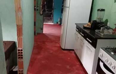 Imagem: A casa possui 2 Dormitórios e 1 Banheiro e está localizado