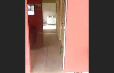 Imagem: A casa possui 4 Dormitórios, 1 Banheiro, 2 Vagas na garagem