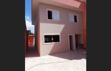 Imagem: A casa possui 3 Dormitórios, 2 Banheiros, 3 Vagas na garagem