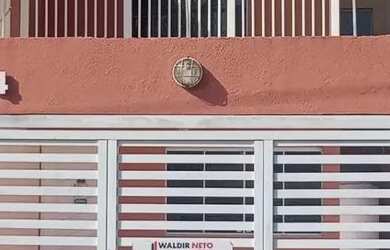 Imagem: A casa possui 3 Dormitórios, 2 Banheiros, 2 Vagas na garagem