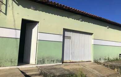 Imagem: A casa possui 2 Dormitórios, 1 Banheiro, 1 Vaga na garagem