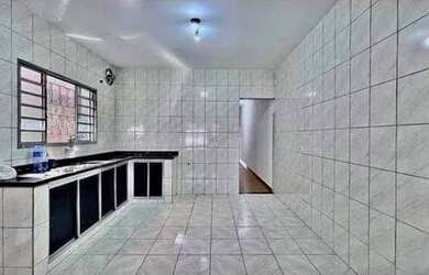 Imagem: A casa possui 2 Dormitórios, 2 Banheiros e 100m² de Área