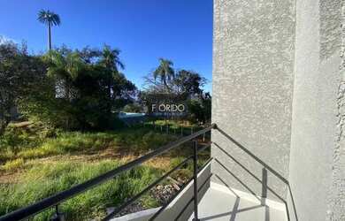 Imagem: A casa possui 2 Dormitórios, 2 Banheiros, 2 Vagas na garagem