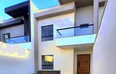 Imagem: A casa possui 3 Dormitórios, 2 Banheiros, 2 Vagas na garagem